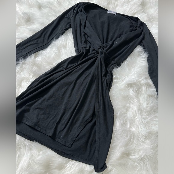 Fashion nova Small black long sleeve swooping low cleavage Mini dress with slit - Picture 4 of 4